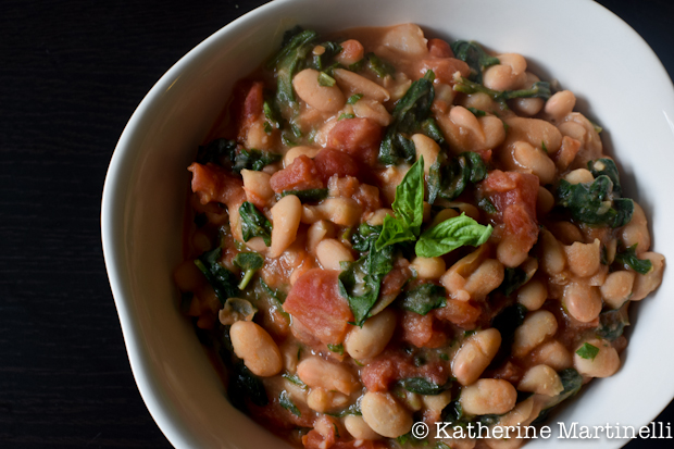 Garlicky, gluten free white beans with spinach and tomatoes