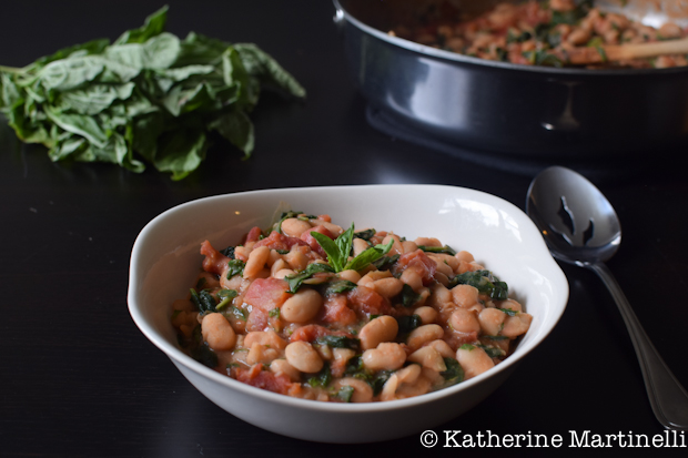 Garlicky, gluten free white beans with spinach and tomatoes